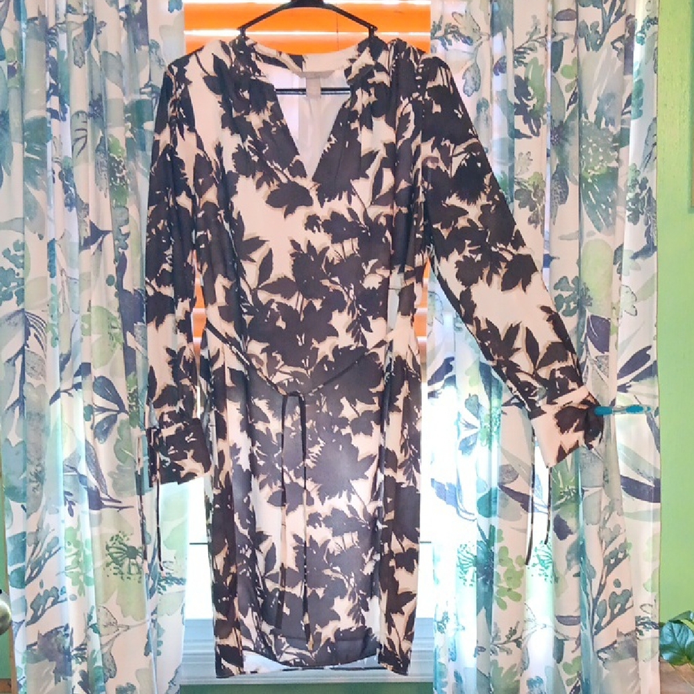 H&M Black and White W/taupe Accents Leaf Print Long Sleeve Dress